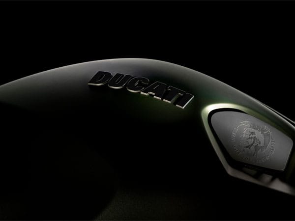 Liebe zum Detail: Das Mohikaner-Logo von Diesel ist an zahlreichen Stellen der Ducati zu finden.