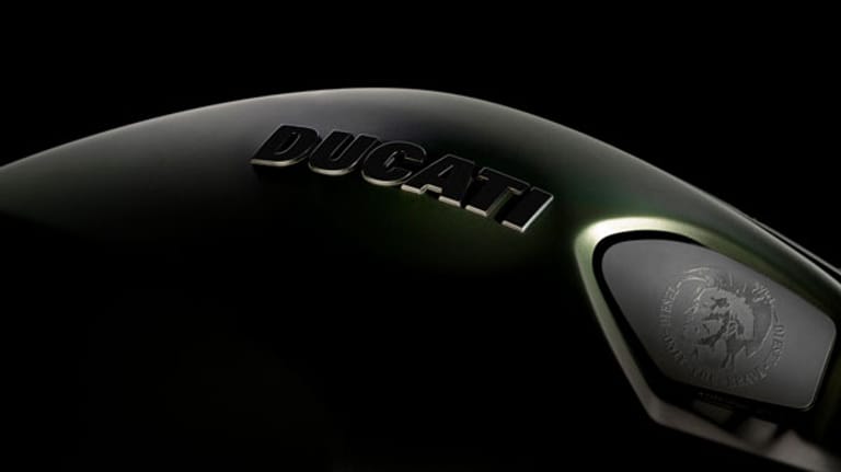 Liebe zum Detail: Das Mohikaner-Logo von Diesel ist an zahlreichen Stellen der Ducati zu finden.