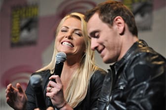 Charlize Theron schwärmt von ihrem Kollegen Michael Fassbender.