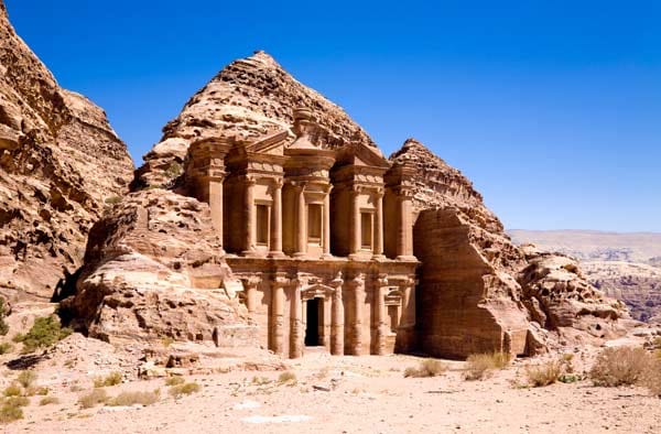Ebenfalls beteiligten sich mehrere Experten des Reiseanbieters "Geographic Expeditions". Zu deren Lieblingsplätzen zählt die verlassene Felsstadt Petra in Jordanien. Sie gehört bereits seit 1985 zum UNESCO-Weltkulturerbe.