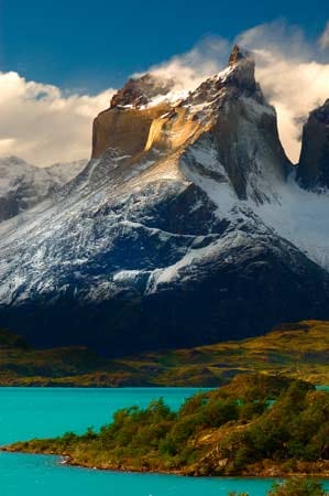 Auch der Torres del Paine Nationalpark in Chile zählt zu Friedmanns Favoriten. Blicke man über den See, sehe man die mitunter großartigste Berglandschaft der Welt, berichtet der Experte.