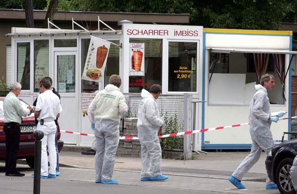 Dennoch: Die Feindbilder - ausländische Menschen, ausländisches Essen, ausländische Kulturen... - haben Bauer und die Zwickauer geteilt.