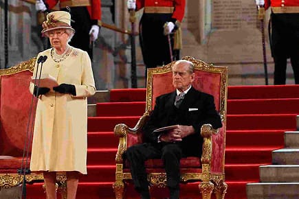 Königin Elizabeth II. und ihr Ehemann Prinz Philip in Westminster Hall