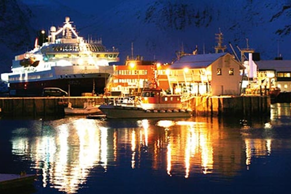 Die "MS Nordlys" im Hafen von Honningsvåg.