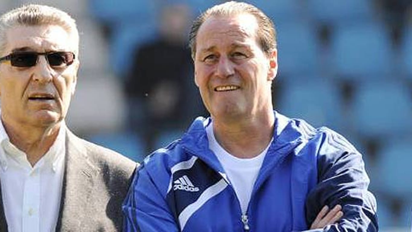 Schalke-Idole unter sich: Rudi Assauer (li.) mit Trainer Huub Stevens