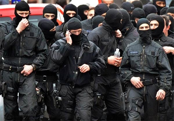 Kräfte der Eliteeinheit "Raid" der französischen Polizei: Handverlesene Spezialisten, die bei Geiselnahmen oder zur Terrorismusbekämpfung eingesetzt werden.