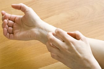 Betroffene mit Morgellons klagen häufig über juckende, gerötete Haut.