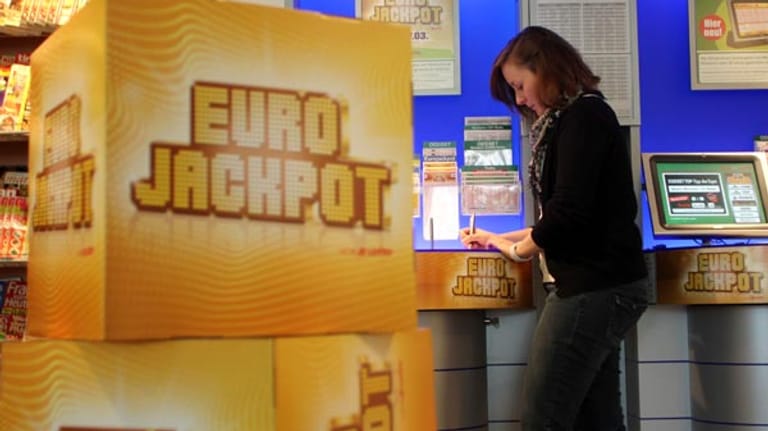 Mitfiebern und vom großen Gewinn träumen: "Lotto ist ein Spiel", sagt Glücksforscher Stephan Lermer