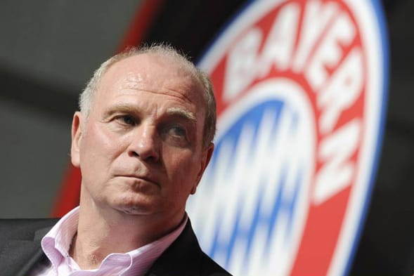 Uli Hoeneß schießt sich allmählich auf Borussia Dortmund ein.