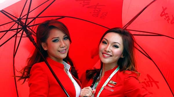 Immer ein Lächeln auf den Lippen: die Hostessen am Sepang International Circuit.