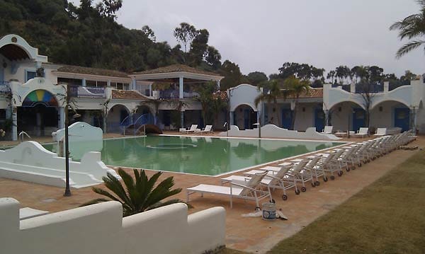 Auch das Hotel "Arbatax Park Resort Monte Turri" auf Sardinien wirkt auf den ersten Blick makellos.
