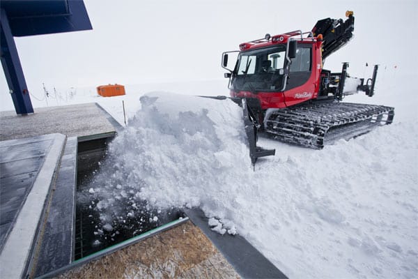 Es ist ein hartes Leben auf der deutschen Antarktis-Forschungsstation "Neumayer III". Doch auch im Winter harren hier Menschen aus.