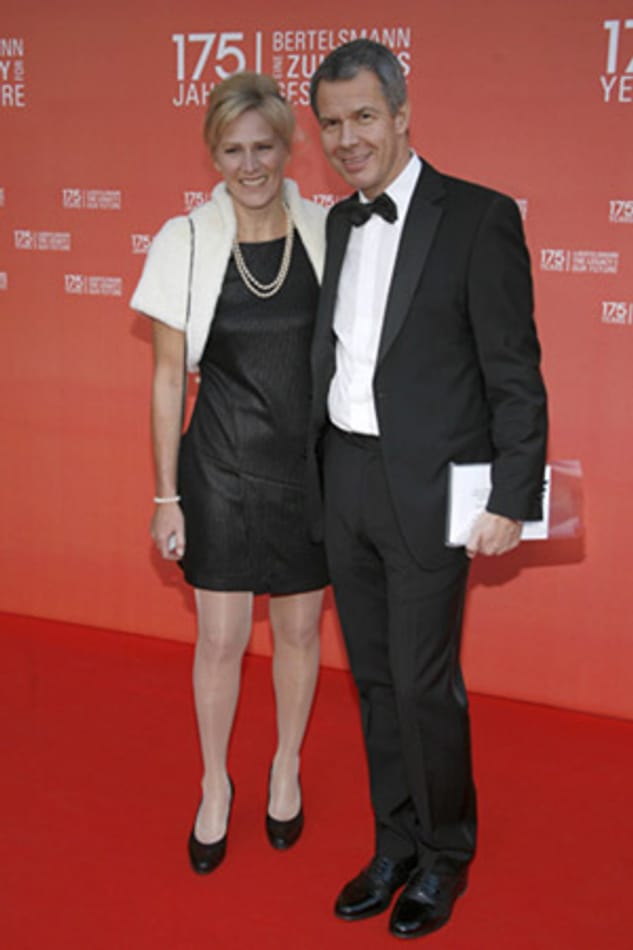 Peter Kloepppel und seine Ehefrau Carol 2010 bei einem Festakt in Berlin. 1993 heirateten Kloeppel und die aus Minnesota stammende TV-Produzentin. Die beiden haben eine gemeinsame Tochter.