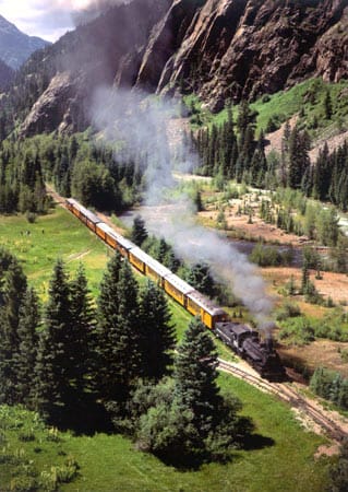 Die Durango & Silverton Narrow Gauge Railroad: Die Goldgräberzeit spielte sich überwiegend in der gewaltigen und unzugänglichen Gebirgskette der Rocky Mountains ab.