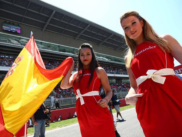 Spanische "Chicas" auf dem Circuit de Catalunya