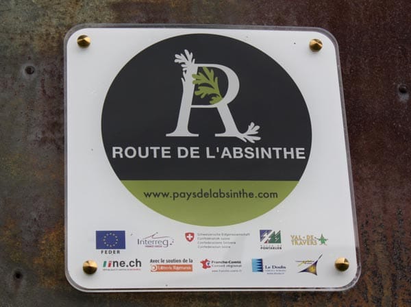 Val-de-Travers: Schild "Route de L'Absinthe".