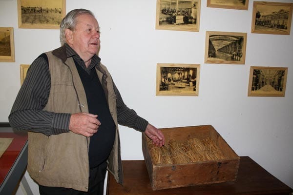 Val-de-Travers: Francois Besencon Absinthproduzent und Museumsbetreiber.