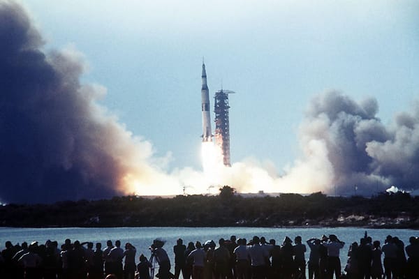 Der Start der Saturn V-Rakete mit der Raumfähre "Apollo 11" im Juli 1969: Neil Armstrong betrat als erster Mensch den Mond