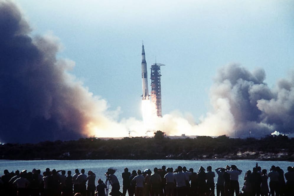Der Start der Saturn V-Rakete mit der Raumfähre "Apollo 11" im Juli 1969: Neil Armstrong betrat als erster Mensch den Mond