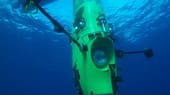 Mit der "Deepsea Challenger" erreichte er im Marianengraben eine Tiefe von fast elf Kilometern und verbrachte mehr als drei Stunden auf dem Meeresgrund. Das U-Boot kostet rund acht Millionen Dollar.