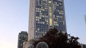 Im Frankfurter Stadtteil Westend steht der Opernturm. Er hat eine Höhe von 170 Metern und besteht aus 42 Stockwerken. Der Opernturm zählt ebenfalls zu den höchsten Gebäuden Deutschlands. (Quelle: Emporis)