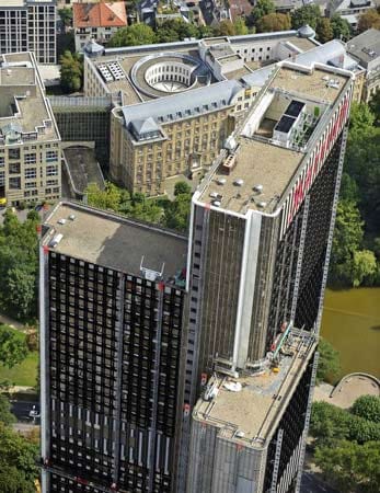 Wie der Name "Westend Gate" schon verrät, steht der Wolkenkratzer im Frankfurter Stadtteil Westend. Das 159 Meter hohe Gebäude ist auch als Marriott Hotel bekannt. (Quelle: Emporis)