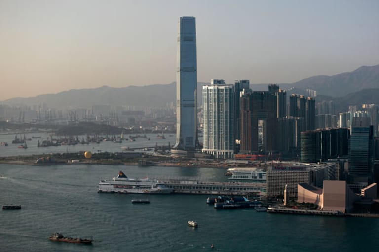 In acht Jahren erbaut und 484 Meter hoch ist das International Commerce Centre in Hong Kong. Das Gebäude belegt in der Liste der höchsten Wolkenkratzer der Welt damit den siebten Platz. (Quelle: Emporis)