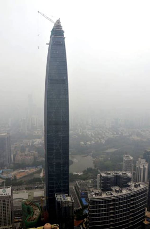Der Kingkey 100 steht in der chinesischen Stadt Shenzhen. Die Zahl 100 steht für die Anzahl der Etagen. Der Wolkenkratzer belegt Platz zwölf. (Quelle: Emporis)