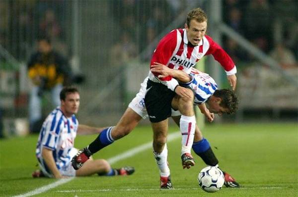Nachdem er beim FC Groningen den Durchbruch im Profibereich schafft, startet Robben bei der PSV Eindhoven richtig durch. Er erzielt er für den niederländischen Werksklub von 2002 bis 2004 in 56 Ligaspielen 17 Tore. Schon damals ist der junge Robben kaum zu halten.
