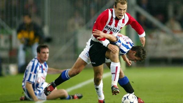 Nachdem er beim FC Groningen den Durchbruch im Profibereich schafft, startet Robben bei der PSV Eindhoven richtig durch. Er erzielt er für den niederländischen Werksklub von 2002 bis 2004 in 56 Ligaspielen 17 Tore. Schon damals ist der junge Robben kaum zu halten.