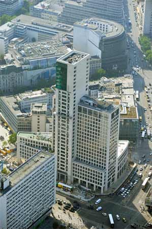 Ein Luftbild der Baustelle für das Hotel Waldorf Astoria aus dem Jahr 2011, das im Frühjahr 2012 in Berlin eröffnen werden soll.