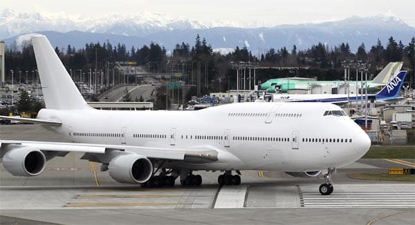 Die neue Boeing 747-8 hat eine Länge von 76,3 Metern und ist damit vier Meter länger als der Konkurrenzflieger Airbus A380.