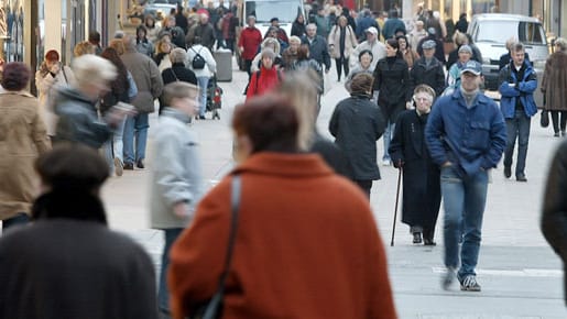 Eine Fußgängerzone in Dortmund: Was tun, wenn das Verhältnis zwischen Alt und Jung kippt? Eine Fußgängerzone in Dortmund: Was tun, wenn das Verhältnis zwischen Alt und Jung kippt?