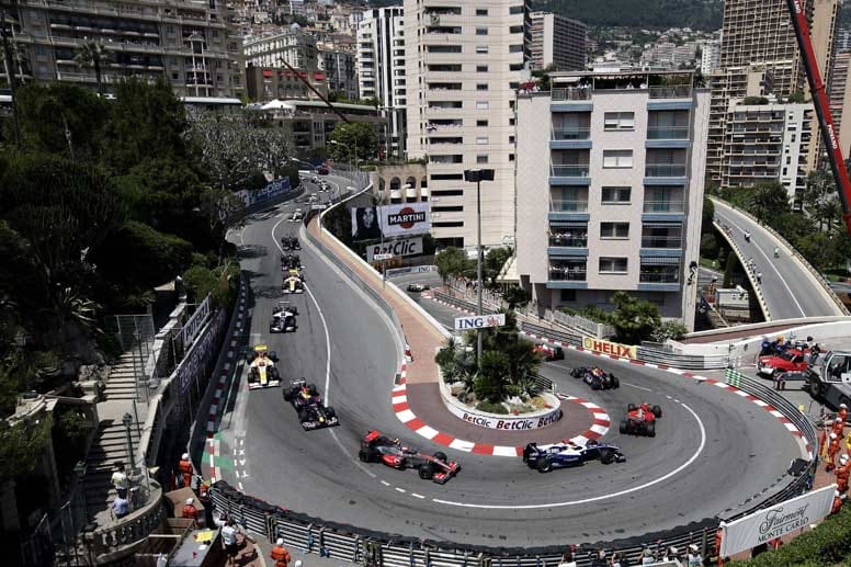 Formel 1 – Monaco: Der Große Preis von Monaco ist der Klassiker unter den Formel-1-Rennen. Die Strecke zeichnet sich durch ihre engen Straßen und die verhältnismäßig kurze Renndistanz aus. 2011 belegte Sebastian Vettel Platz eins auf dieser legendären Rennstrecke. Rekordsieger des seit 1950 veranstalteten Großen Preises von Monaco ist Ayrton Senna.