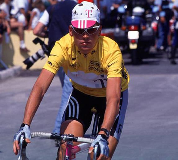 Tour de France: Die Tour de France gehört zu den größten Sportereignissen der Welt. Jedes Jahr quälen sich die Radsportler auf der über 3000 Kilometer langen Strecke über Alpenpässe und Pyrenäengipfel, um den mit 400.000 Euro dotierten Sieg zu erkämpfen. Jan Ullrich ist mit seinem Sieg 1997 der einzige deutsche Triumphator. Lance Armstrong konnte auf der Champs-Elyseés bereits sieben Mal gewinnen und ist damit Rekordsieger.