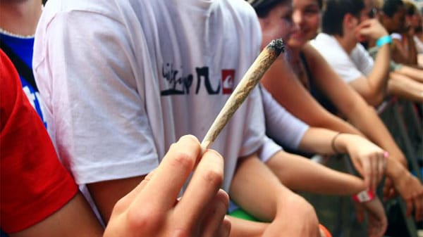Kiffer-Sit-in in der Schweiz: Cannabis ist keine typische "Jugendsünde" mehr Kiffer-Sit-in in der Schweiz: Cannabis ist keine typische "Jugendsünde" mehr