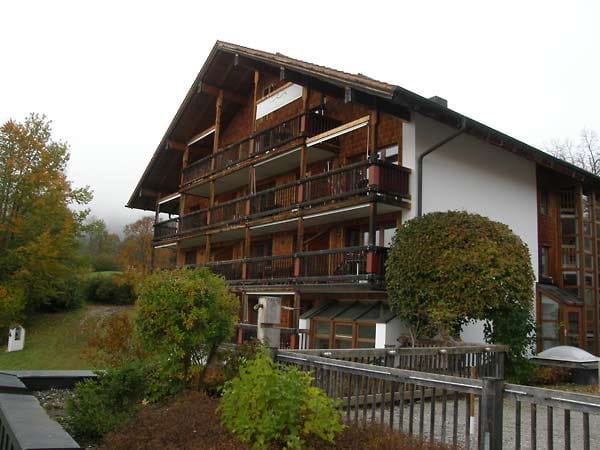 Ganz oben auf dem Siegertreppchen: Das Appartementhotel "Seespitz". Der Gewinner überzeugt laut den Bewertungen nicht nur mit seiner Lage am Weissensee, inmitten eines Freizeitgebiets, sondern auch durch kinderfreundliches Personal, Familienangebote wie Sport- und Kreativprogramme sowie eine entspannte Atmosphäre.