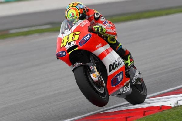 Superstar Valentino Rossi auf seiner Ducati: Die Piloten in der MotorGP sind mit "Raketen" unterwegs.