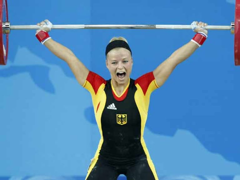 Über viel Kraft und jede Menge Erotik verfügt auch die deutsche Gewichtheberin Julia Rohde, wie dieses Bild eindrücklich demonstriert.