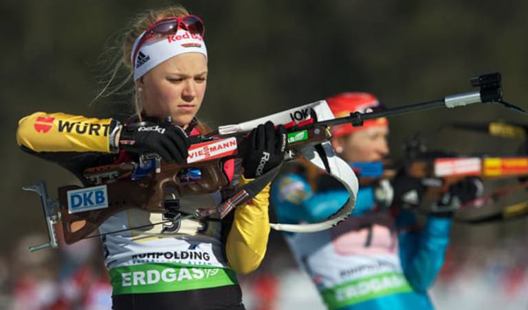 Miriam Gössner punktet nicht nur mit ihrem Aussehen. Die Oberbayerin hat schon im Biathlon und im Skilanglauf Erfolge gefeiert.