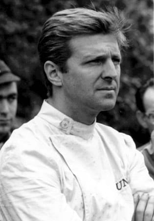 Wolfgang Graf Berghe von Trips, geboren am 4. Mai 1928 und gestorben am 10. September 1961, ist der Michael Schumacher der 60er Jahre: schnell, smart, in einem Ferrari unterwegs und - wie Schumi - aus dem Rheinland. Weltmeister aber wird der Graf nicht, weil er unmittelbar vor seiner Krönung beim Rennen in Monza umkommt. Es ist bereits seine fünfte Ferrari-Saison. Von Trips sitzt aber auch 1959 in einem Porsche und 1960 in einem Cooper. 1961 wird er posthum WM-Zweiter.