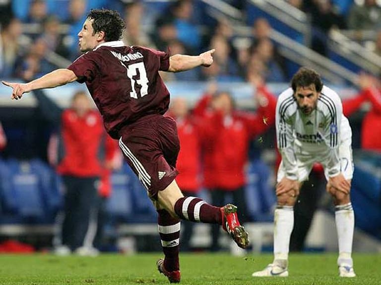 Drei Jahre später: Zweimal Raul und Ruud van Nistelrooy (re.) bringen Real am 20. Februar 2007 im Achtelfinal-Hinspiel mit 3:1 in Führung. Lucio trifft zum zwischenzeitlichen 1:1. Zwei Minuten vor Schluss macht ein Weitschuss von van Bommel die gute Ausgangsposition der Spanier zunichte.