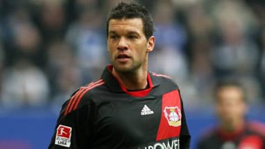 Michael Ballack feierte beim 1:1 in Hamburg sein Comeback.