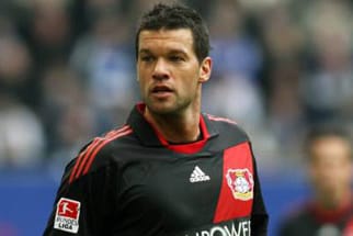 Michael Ballack feierte beim 1:1 in Hamburg sein Comeback.