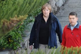 Kanzlerin Angela Merkel wandert mit ihrem Mann Joachim Sauer über die italienische Insel Ischia