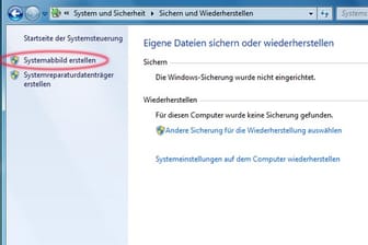 Um ihr Windows-7-System komplett als Image zu sichern, rufen Sie in der Systemsteuerung unter System und Sicherheit die Option Sichern und Wiederherstellen auf und wählen die Funktion Systemabbild erstellen.