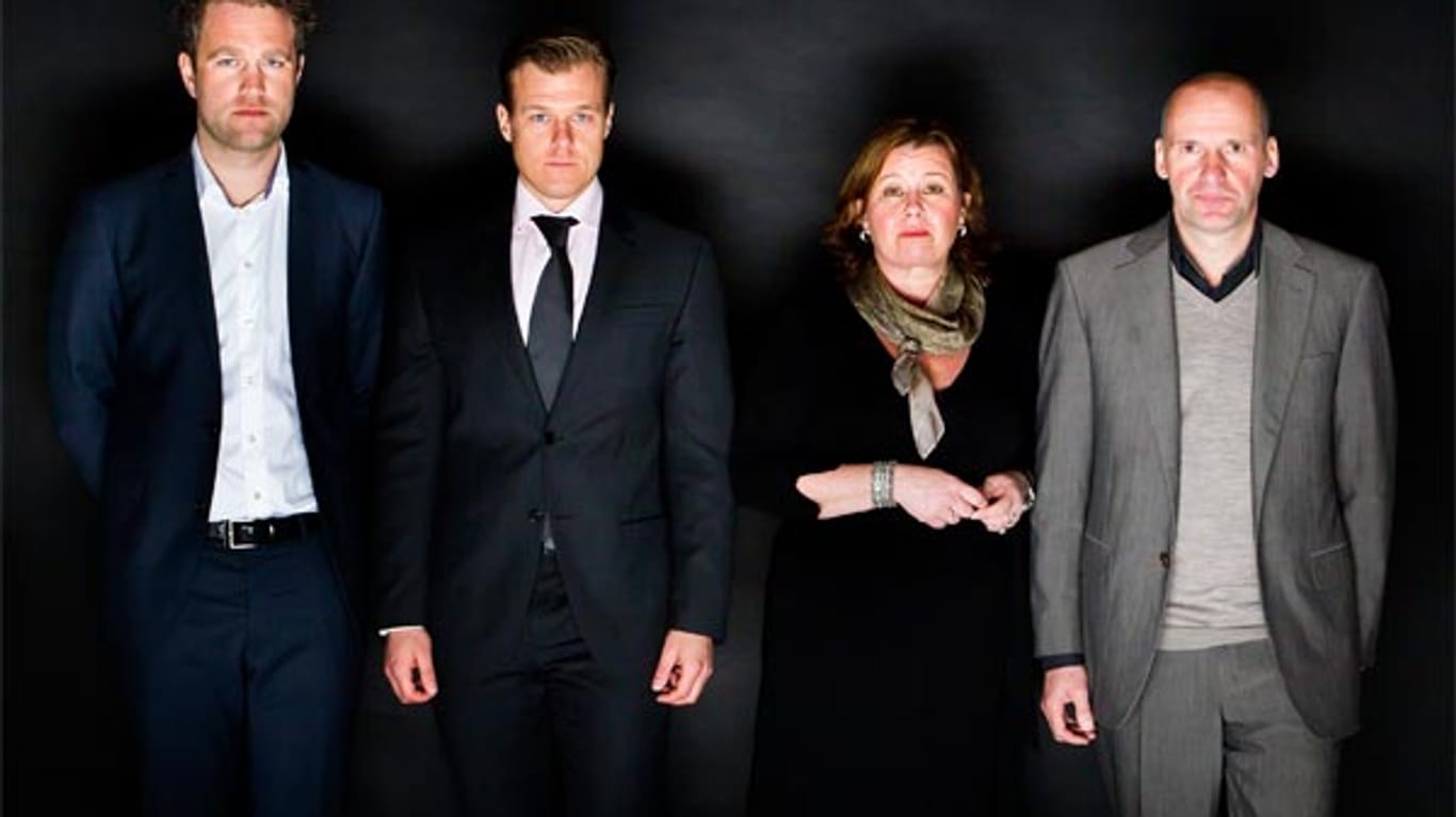 Steht zu seinem Auftrag: Breivik-Anwalt Geir Lippestad (ganz rechts) und sein Team