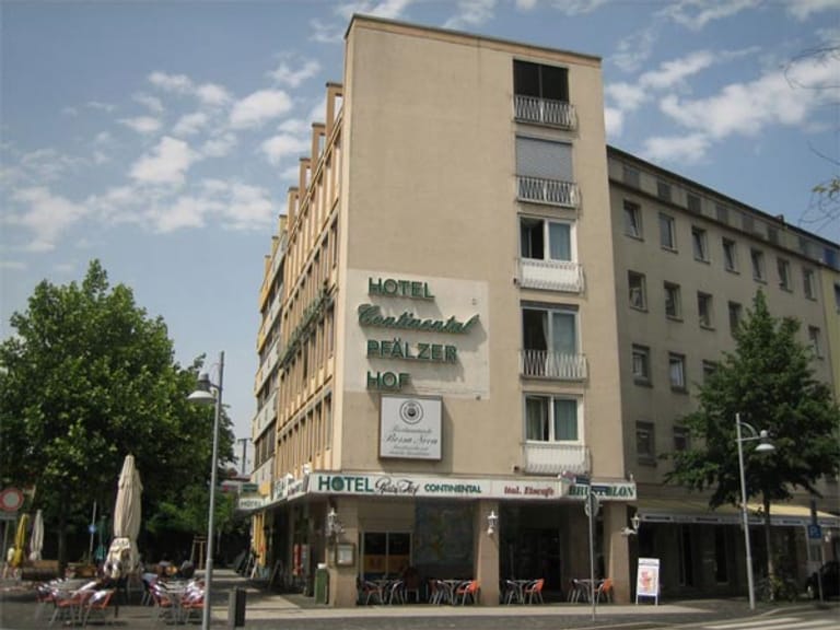 Ebenfalls nicht besonders einladend ist das "Hotel Continental Pfälzer Hof". Die zentrale Lage am Koblenzer Bahnhof ist noch das Beste an diesem Haus.