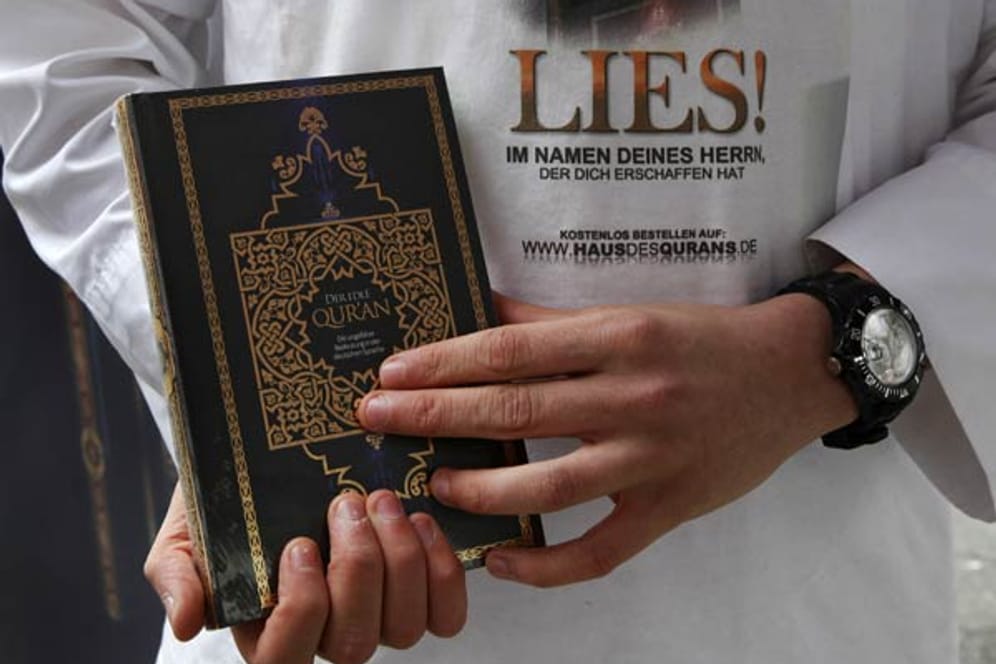 Umstritten: Salafisten wollen den Koran kostenlos an Millionen Nicht-Muslime verteilen
