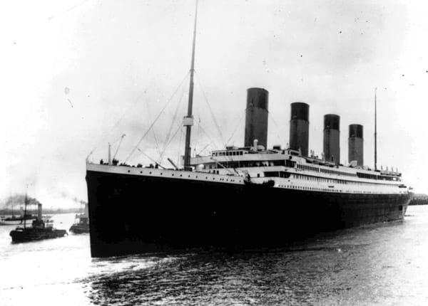 Ein Schiff, das zur Legende wurde: Die "Titanic" läuft zu ihrer Jungfernfahrt aus Southampton aus - das Ende des prachtvollen Schiffes ist bekannt. Der Untergang des Luxusliners hat sich ins kollektive Gedächtnis gebrannt, bot Stoff für unzählige Romane und Filme.